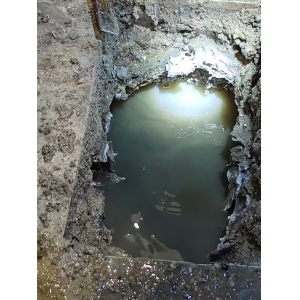 卫生间只做底层防水，瓷砖下可能暗藏“污水池”！