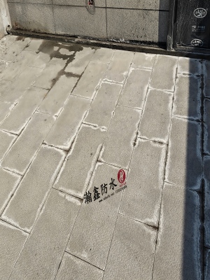 露台缝反碱,别急着刷涂料,把缝灌满才是治根 ——瀚鑫防水 闫志峰(图2) 露台缝反碱,别急着刷涂料,把缝灌满才是治根 ——瀚鑫防水 闫志峰(图2)