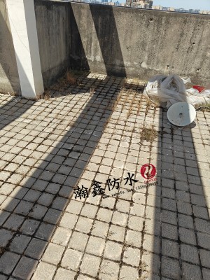 屋顶地砖缝漏水怎么修?不砸砖、不铲地,四道工序管二三十年(图2) 屋顶地砖缝漏水怎么修?不砸砖、不铲地,四道工序管二三十年(图2)