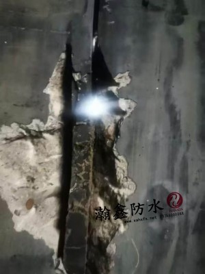 污水处理厂伸缩缝漏水怎么办？从里面三道工序彻底封死(图1)
