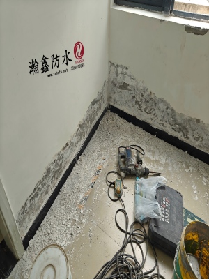 外墙渗水、室内返碱，光刷背水涂没用——要从源头找(图1)