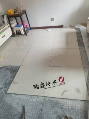 地砖空鼓了,注胶能粘住吗?我劝你别折腾,直接换地板(图2) 地砖空鼓了,注胶能粘住吗?我劝你别折腾,直接换地板(图2)