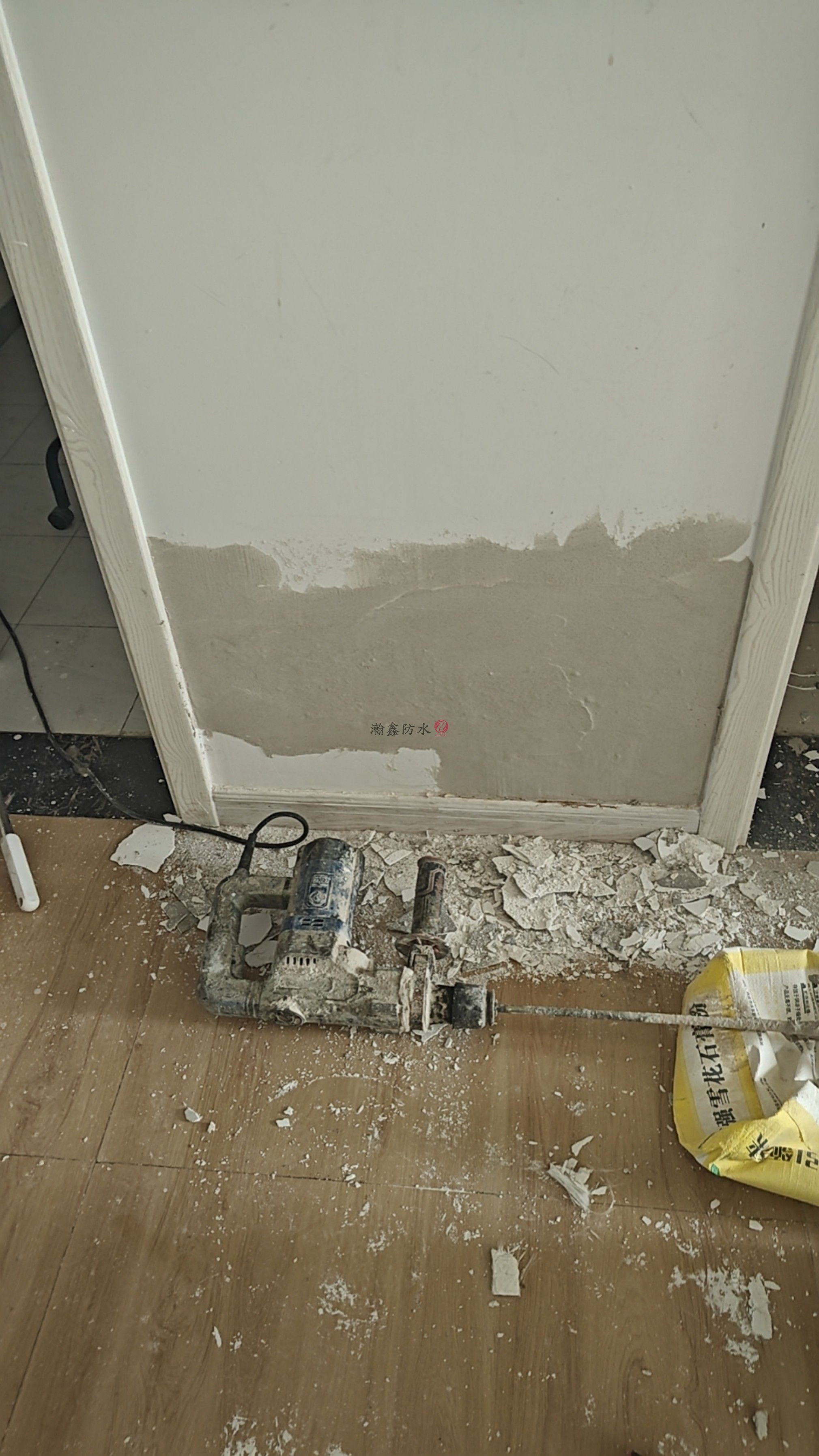 屋面漏水怎么修?外墙刷过、里面注过,做了几次都不管用,问题出在哪?(图4) 屋面漏水怎么修?外墙刷过、里面注过,做了几次都不管用,问题出在哪?(图4)