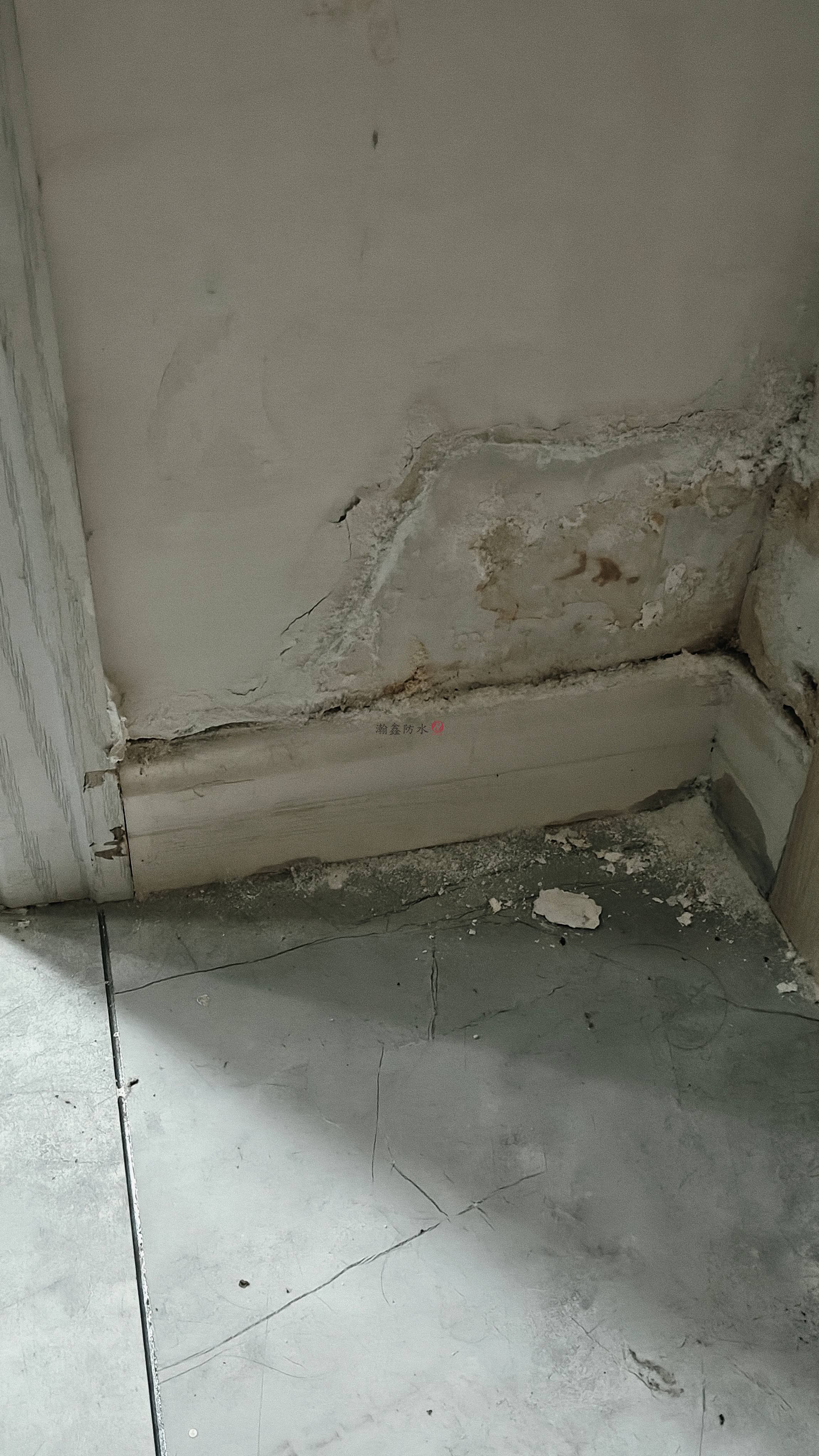 蹲便器漏水怎么修?光在表面做防水没用,得把整个问题看明白才能修好(图3) 蹲便器漏水怎么修?光在表面做防水没用,得把整个问题看明白才能修好(图3)