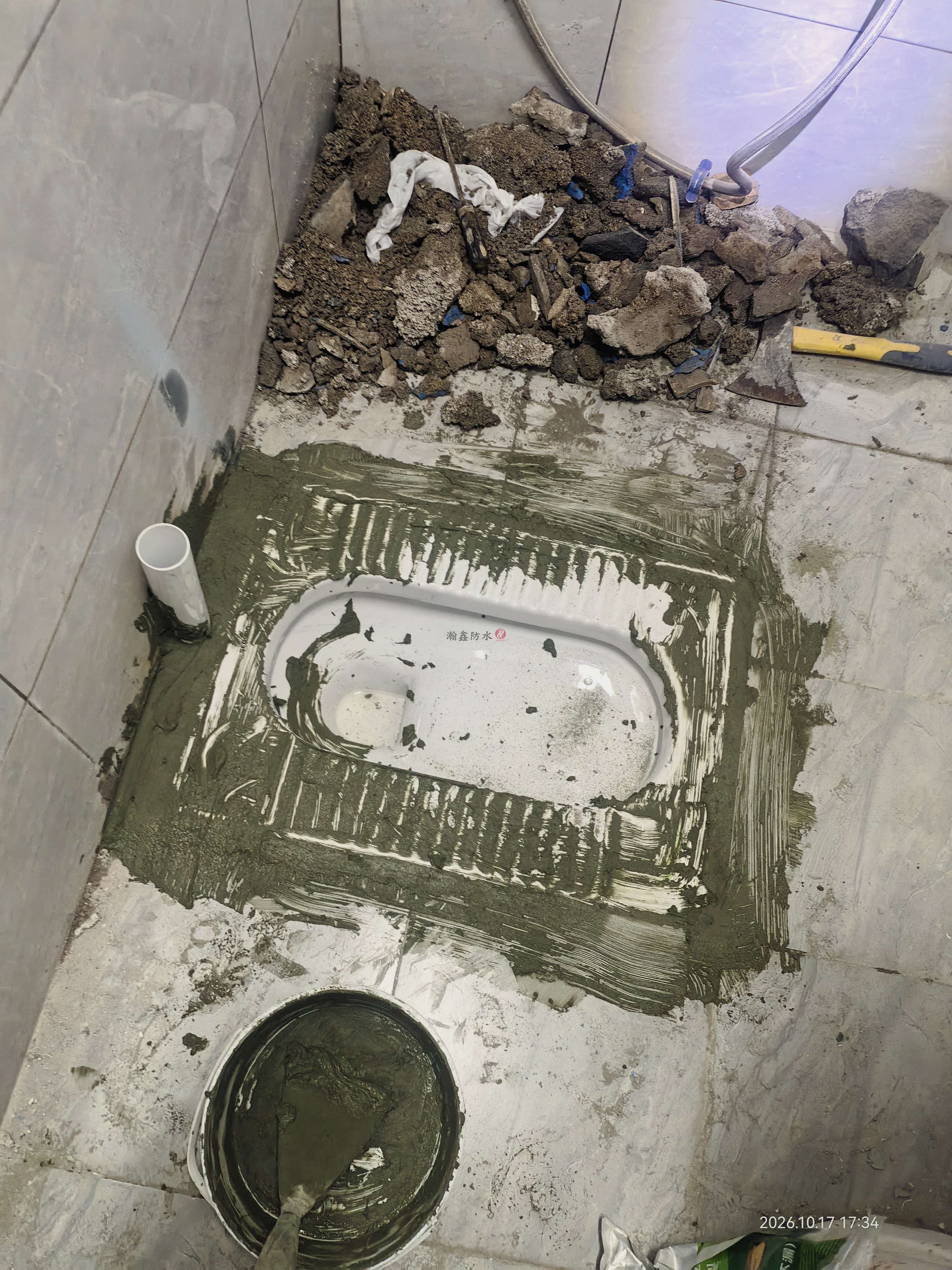 蹲便器漏水怎么修?光在表面做防水没用,得把整个问题看明白才能修好(图4) 蹲便器漏水怎么修?光在表面做防水没用,得把整个问题看明白才能修好(图4)